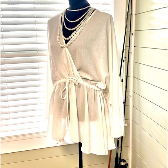 🎉HP🎉ASOS,Stunning Blouse, Lightest Creme,Dolman Sleeves,Front & Back,Size 18 - Picture 1 of 8